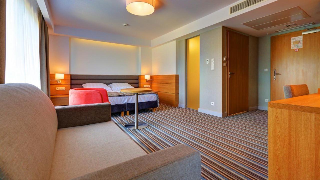 Hotel Skal Medi Spa & Resort أوسترونيه مورسكية المظهر الخارجي الصورة